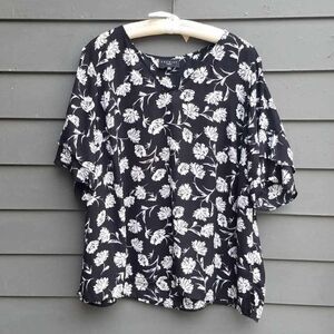 Premise Woman Black White Floral V Neck Blouse Bell Sleeves size 1X